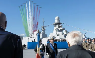 Che pena i compagni in piazza contro i militari