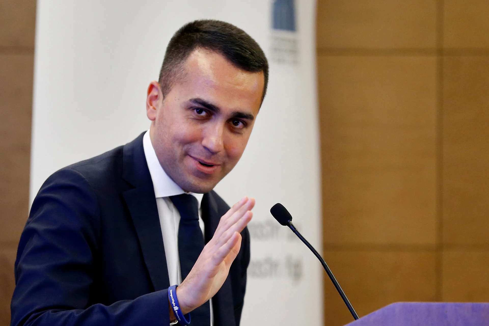 Luigi Di Maio, il ricatto contro Salvini che cancella Berlusconi dalla politica: "Vediamo se fa sul serio"