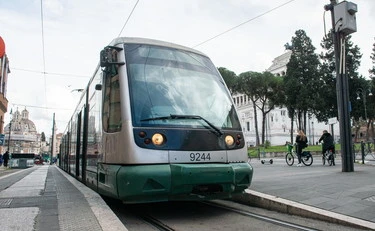Roma, tamponamento tra tram: 10 feriti, mistero sulla dinamica