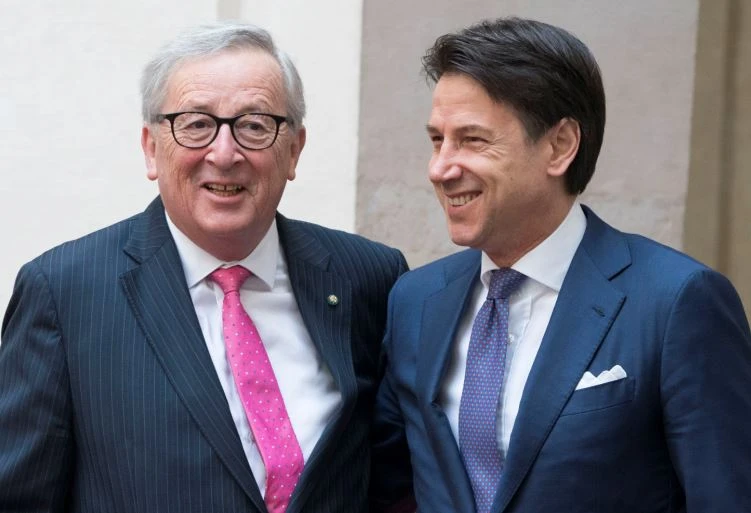 Jean Claude Juncker benedice il governo Conte: "Immigrazione ed economia le nostre sfide comuni"