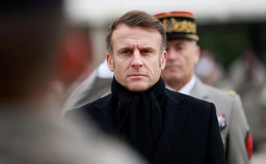 La furbata di Macron: si vota entro l'autunno