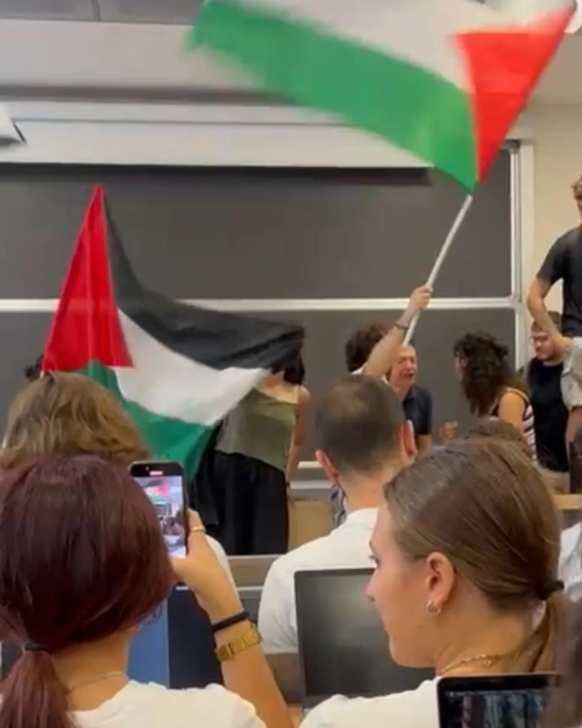 E se fossero stati studenti di destra ad assaltare l'ateneo di Pisa? 