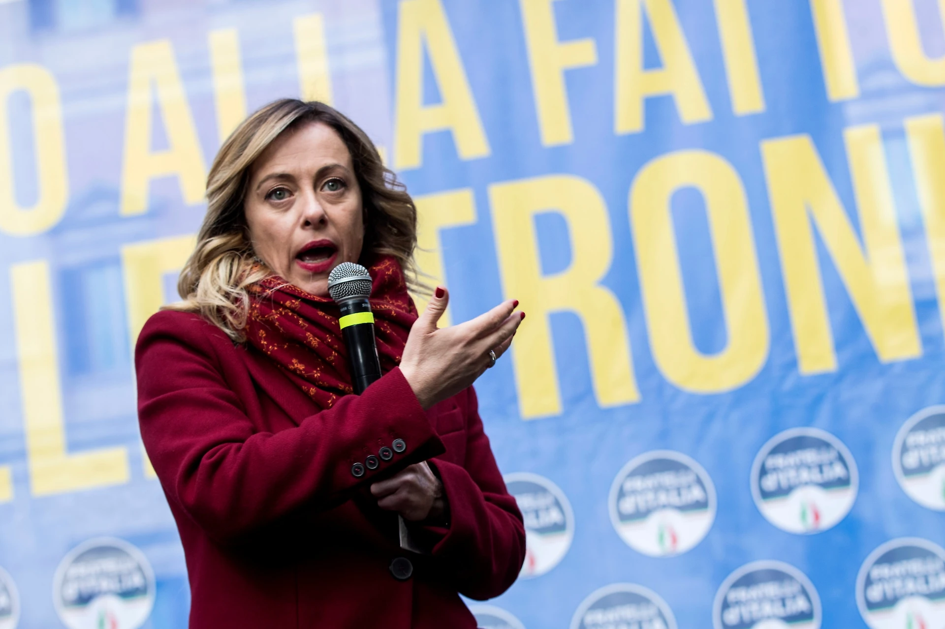 Manovra, l'attacco durissimo di Giorgia Meloni al governo: "Vi siete piegati a Bruxelles"