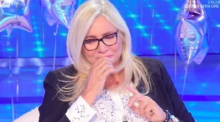 Domenica In, Mara Venier: "All'idea mi prende un colpo". Impensabile retromarcia, indiscrezioni: lo zampino della "Signora di Mediaset"