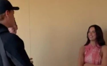 Carlos Alcaraz umiliato da Dua Lipa: meglio Sinner...