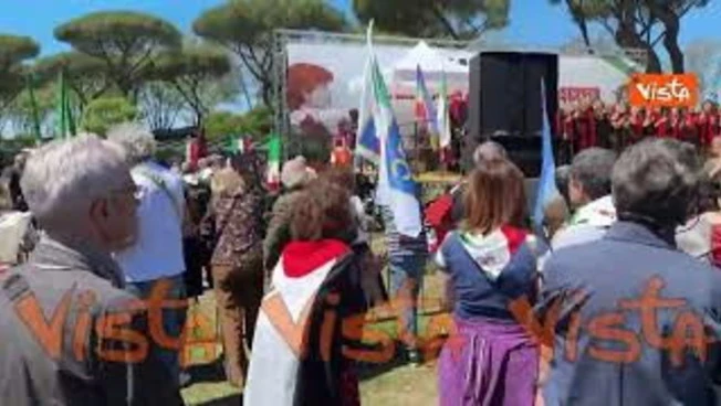 Parco Schuster gremito di persone alla manifestazione del 25 aprile a Roma