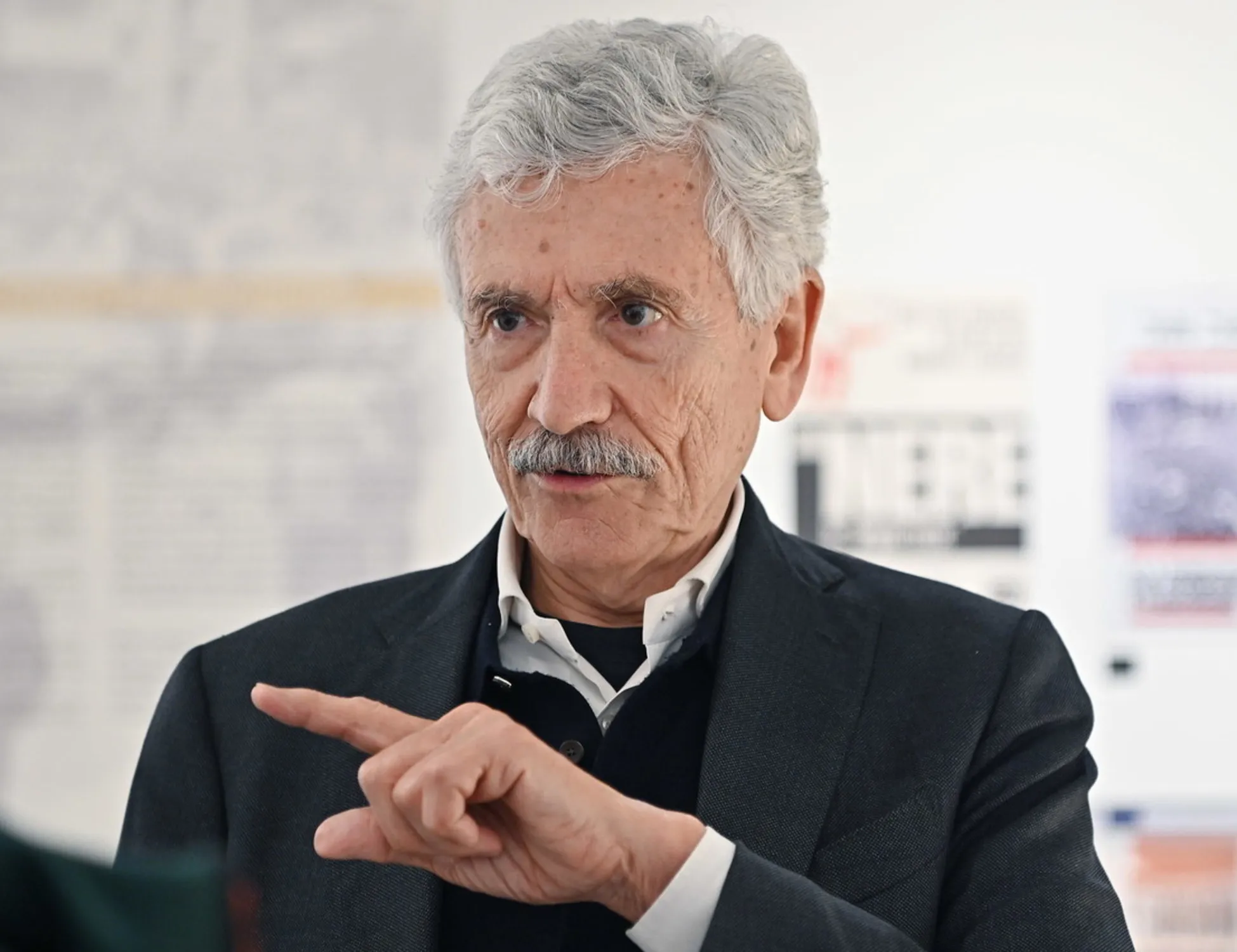 Leggi l'articolo: "L'esatto contrario della sinistra": Guccini, lo sfregio post-mortem di D'Alema