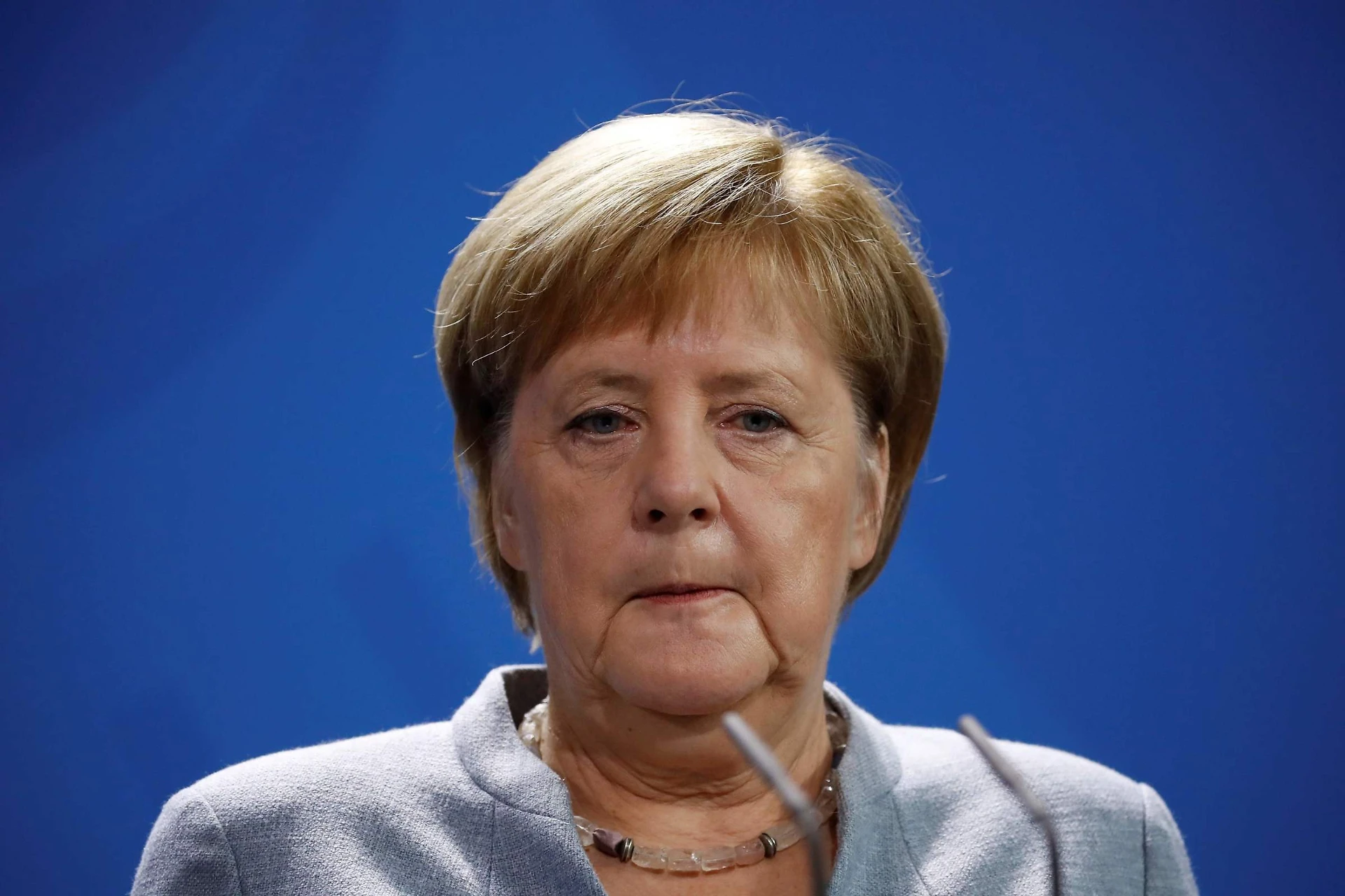 Angela Merkel ci rispedisce i migranti: "Voli charter previsti per il 9 e il 19 ottobre"