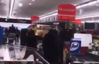 Coronavirus, filippino scambiato per cinese: volano pugni nel supermercato, psicosi da contagio