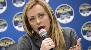 Giorgia Meloni replica a Oliviero Toscani: "Le sue offese medaglie al valore. Che pena"