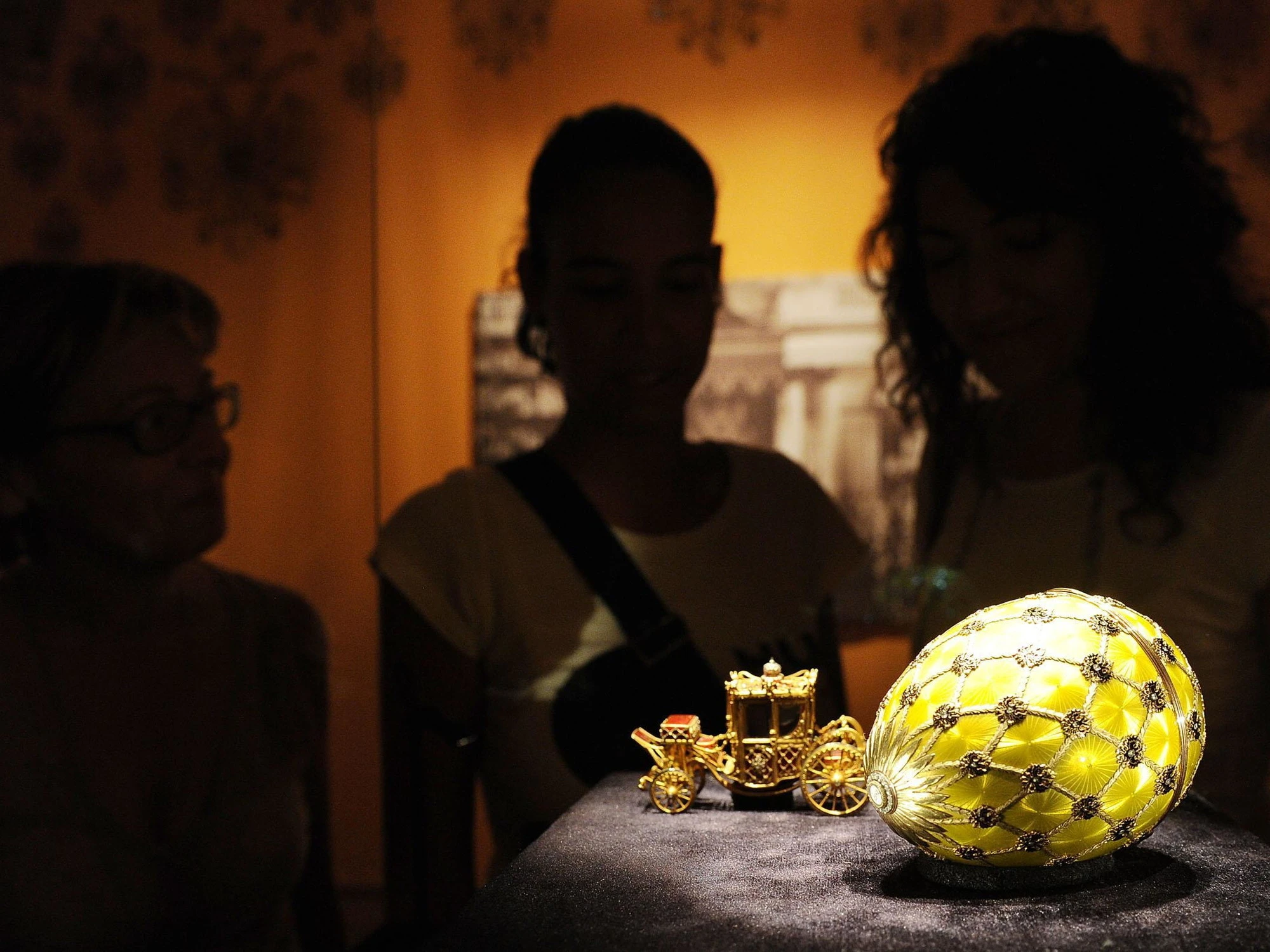 Ladro ingoia un uovo Fabergé: finisce malissimo