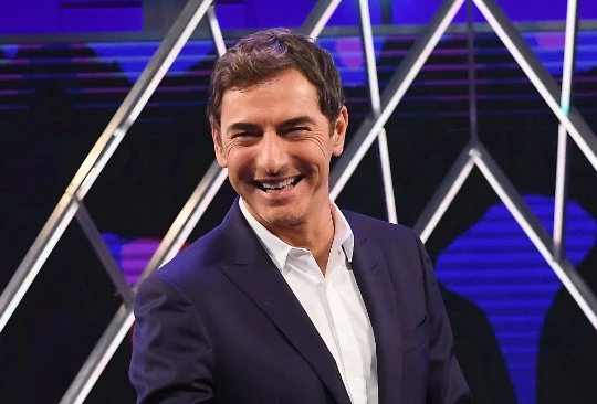 "Marco Liorni mi ricorda Fabrizio Frizzi". La più clamorosa delle investiture per il volto Rai