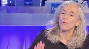 Giovanna Botteri a Domenica In, dettaglio privato: “Slip leopardati, poi il ballo su tavolo”, la conoscenza Rai in una strana festa