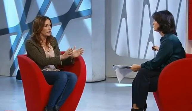Lucia Borgonzoni lascia allibita la Panella: "Pizzini dai dipendenti del Comune". Emilia rossa, disastro Pd
