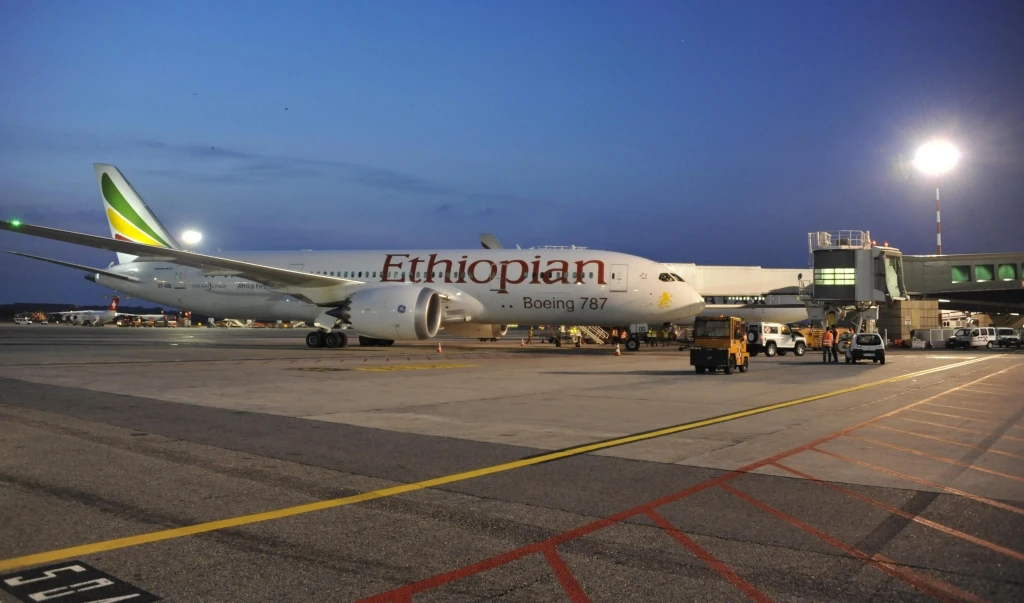 A Malpensa atterra Boeing 787,ultimo gioiello dei cieli