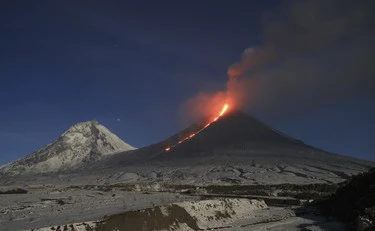 Terremoto in Kamchatka, erutta il vulcano: è massima allerta