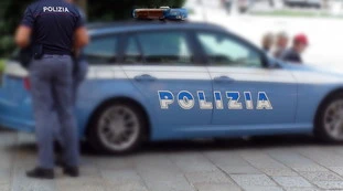 Milano, arrestata 19enne "fervente sostenitrice dell'Isis": sul cellulare "scene di decapitazioni"