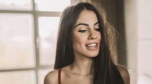 Giulia De Lellis, bocca deformata. "Ho chiamato tutti i medici d'Italia": disastro al risveglio, come è ridotta