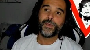 Lele Adani, l'sms lo fa crollare in diretta tv: silenzio e lacrime