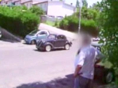 Giocava a carte e amava le auto d'epoca, scoperto a Roma un 'falso cieco'