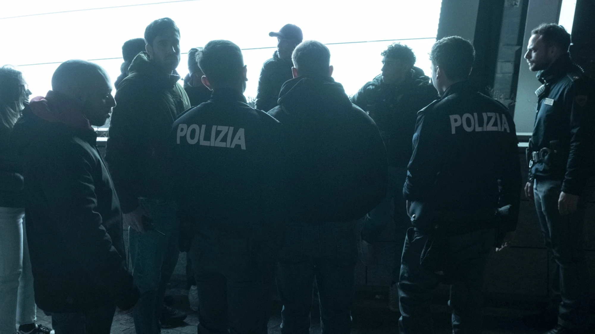 Aggredito e derubato nella Milano dei maranza dove nessuno più è sicuro