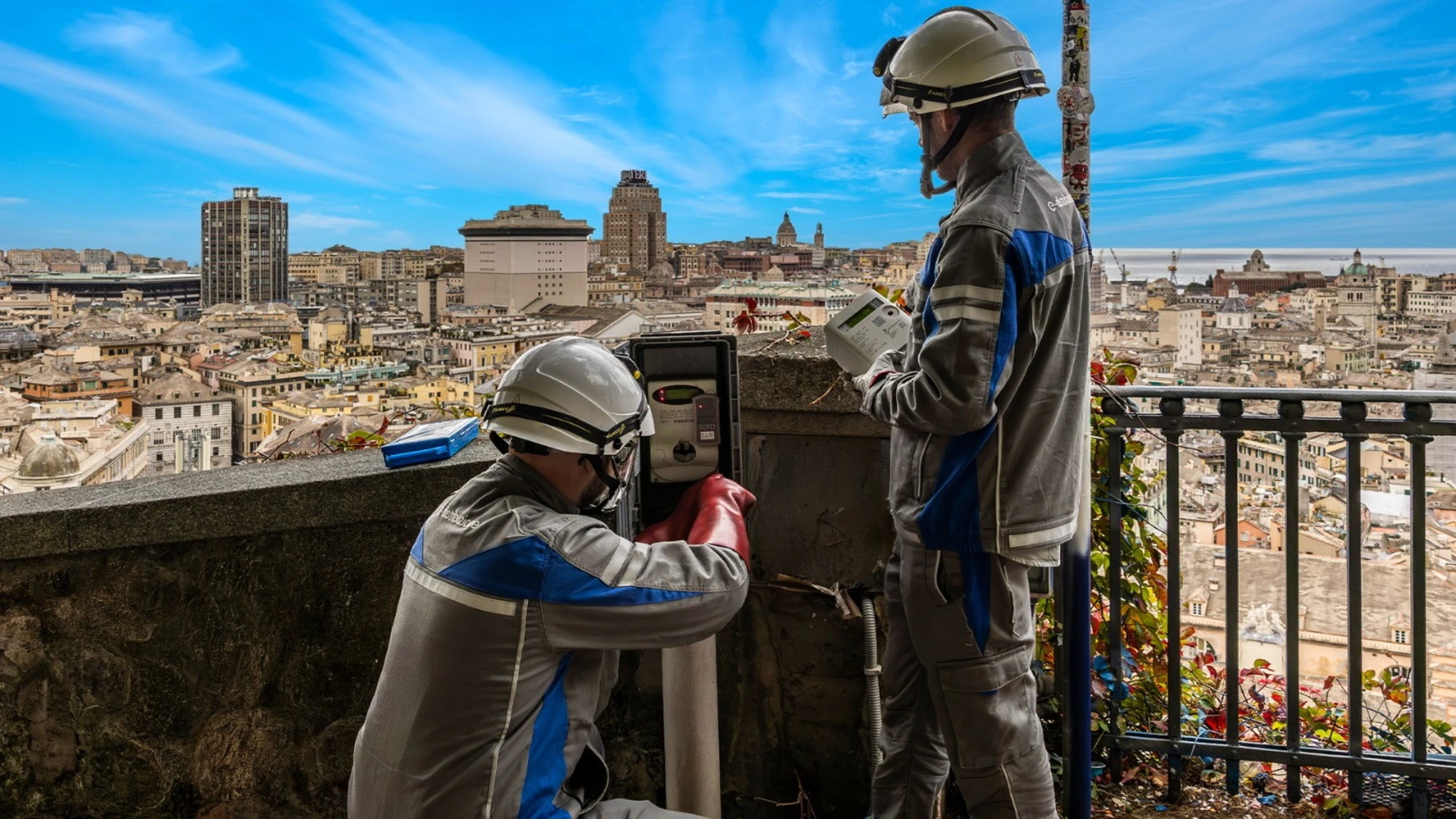 Enel, nuovo vestiario tecnico innovativo per migliaia di dipendenti. È pensato appositamente per migliorare il benessere in sicurezza del personale operativo 