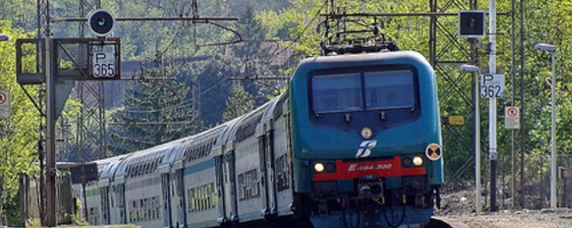Tranciati i cavi sulla tirrenica, treni in tilt: "Non c'è solo il sabotaggio", una doppia pista