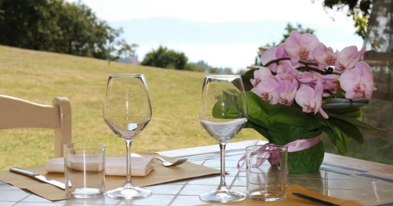 Sospesi tra cielo e lago: l'elegante semplicità del Lago di Garda