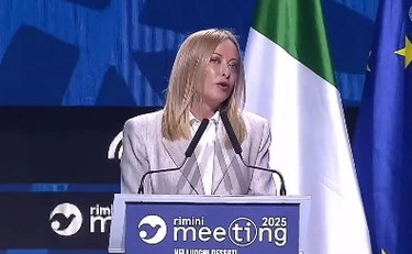 Meloni al Meeting, "un nuovo piano casa": siluri sulla sinistra e Giuseppe Conte