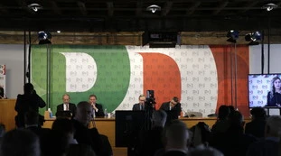 Pd, D'Alema: il piano del burattinaio comunista per comandare nell'ombra