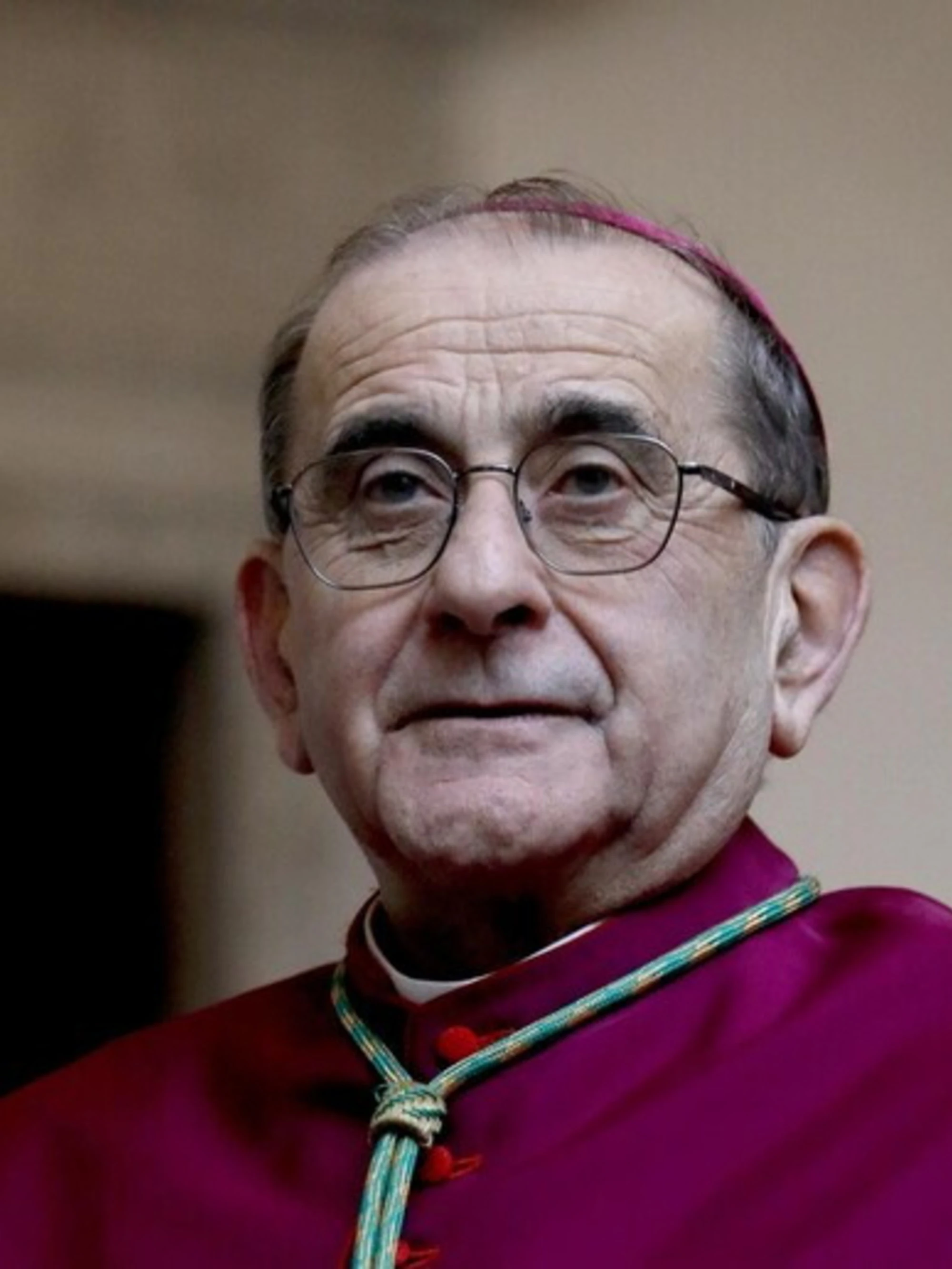 Milano, il denaro e l'arcivescovo vestito di rosso