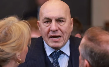 Guido Crosetto contro Elly Schlein: "Calunnia e danno allo Stato, chieda scusa"