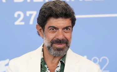 Pierfrancesco Favino sconcertante: per lui il circoletto rosso non esiste