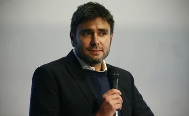 Alessandro Di Battista sedato, i tempi si allungano drasticamente