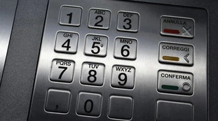 Conto corrente, si ritrova 6 milioni e compra una casa? Finisce in disgrazia