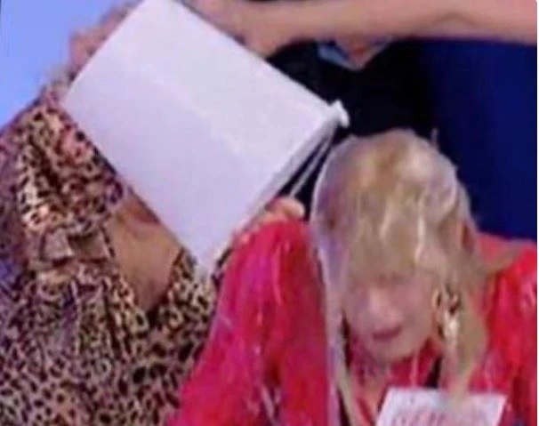 Gemma Galgani e il gavettone di Tina Cipollari, dal cuore di Mediaset sentenza pesantissima su Uomini e donne