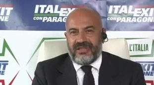 In Onda, Concita De Gregorio punge Paragone e lui la zittisce: "Guardi, non si nasconde"