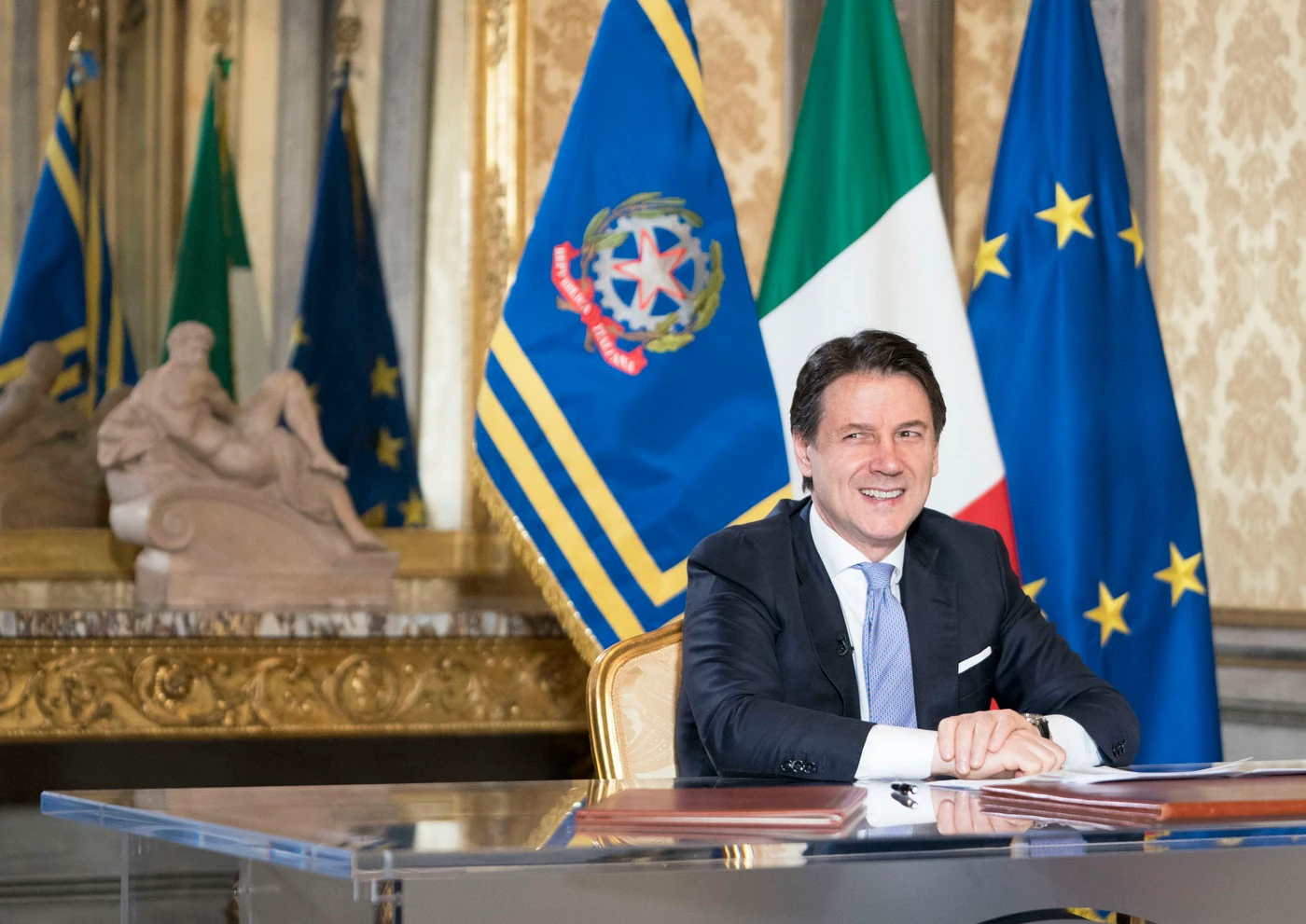 Giuseppe Conte, un premier a due facce: quante volte che si è smentito nell'ultimo anno e mezzo