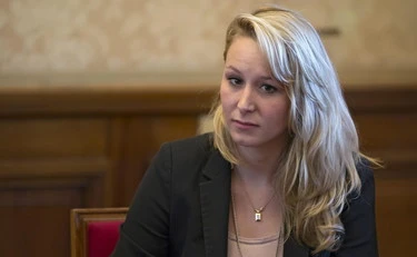 Incidente in Calabria per Marion Le Pen: schianto terribile, come sta