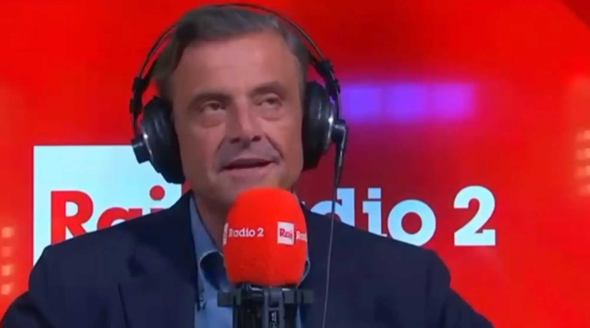 Carlo Calenda cacciato dalla moglie "a dormire in hotel"