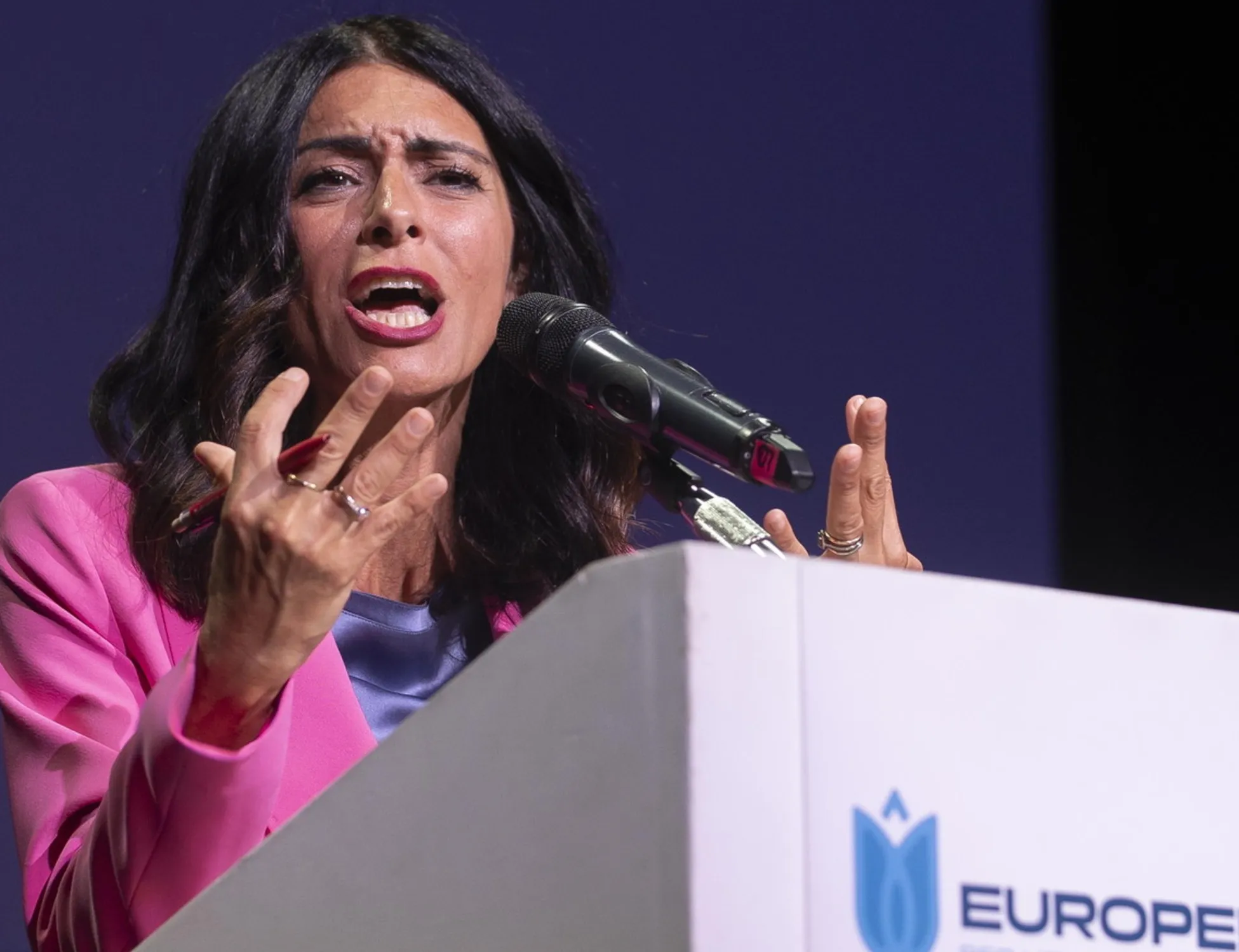 Pina Picierno e il caso dei finti arruolati a Spazio Pubblico: "Non ho mai aderito. Non utilizzi il mio nome"
