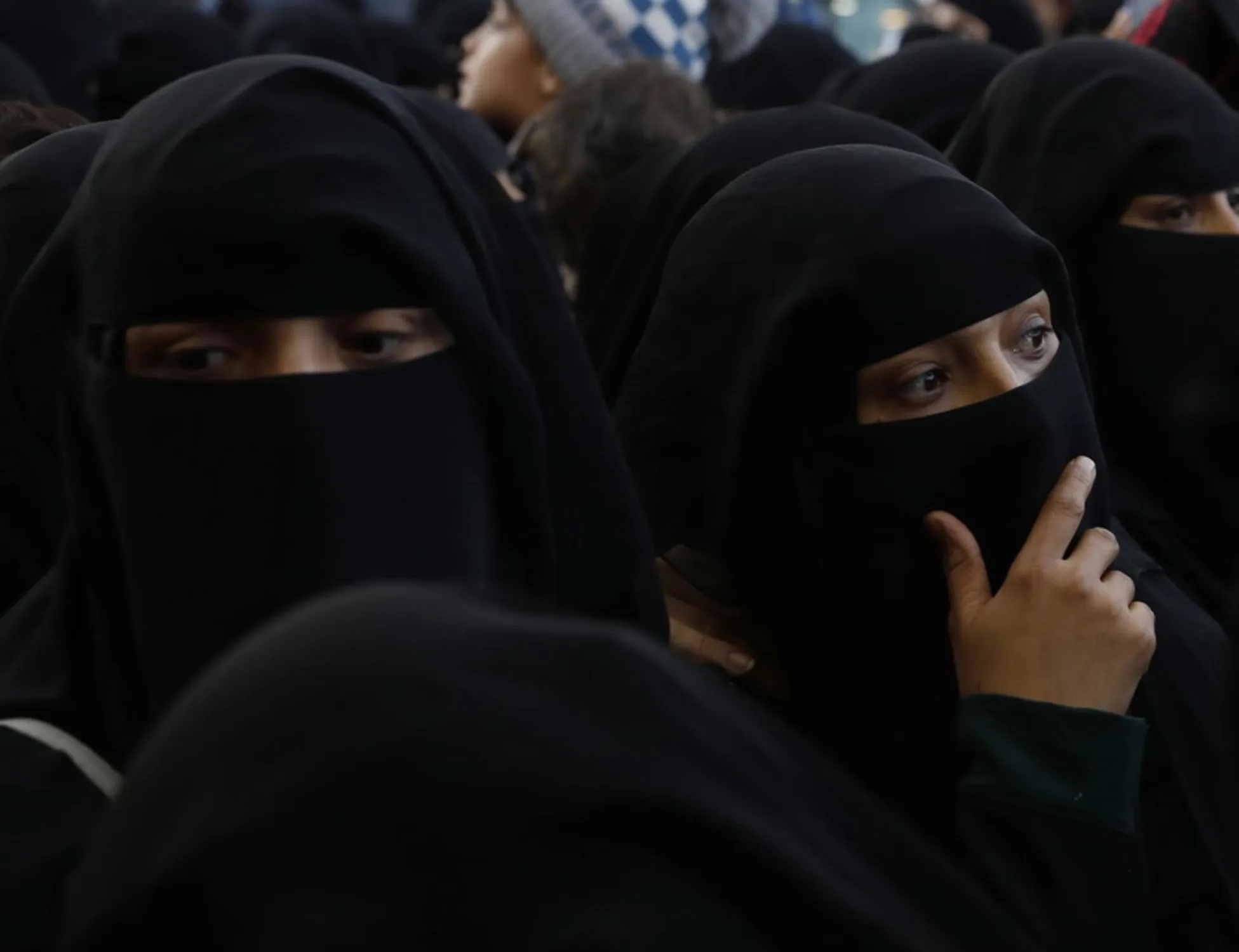 Islam, "i capelli delle donne": l'ultima vergogna Ue, quanti soldi buttiamo