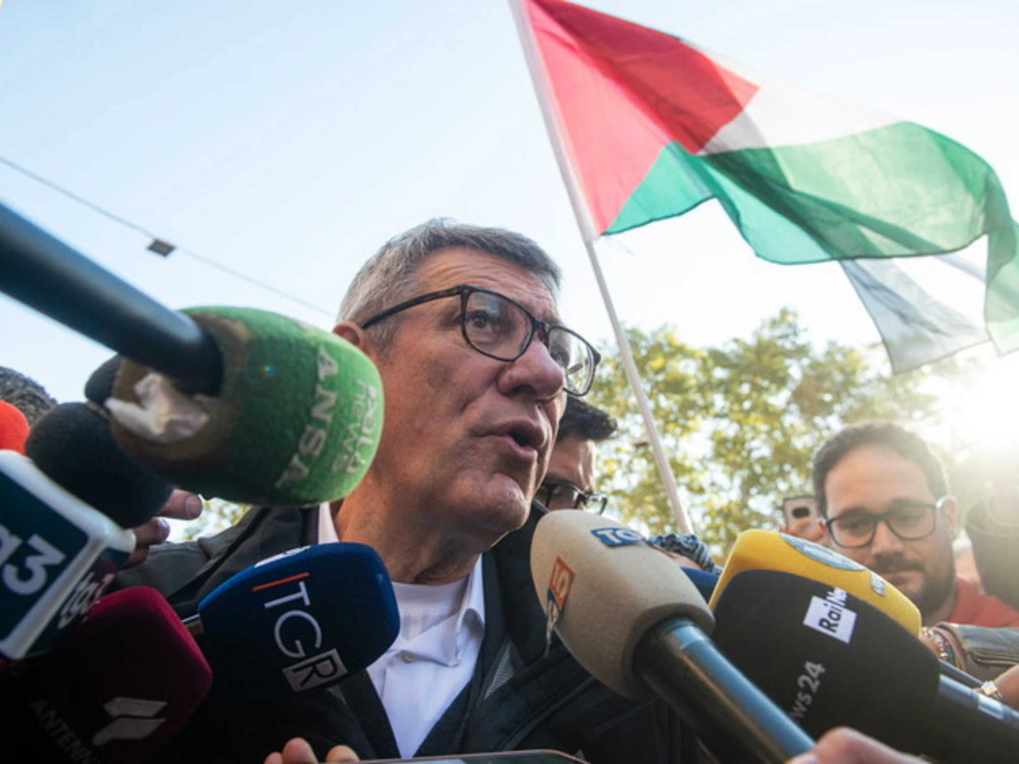 Maurizio Landini ha le traveggole: "Tanti lavoratori nelle piazze"