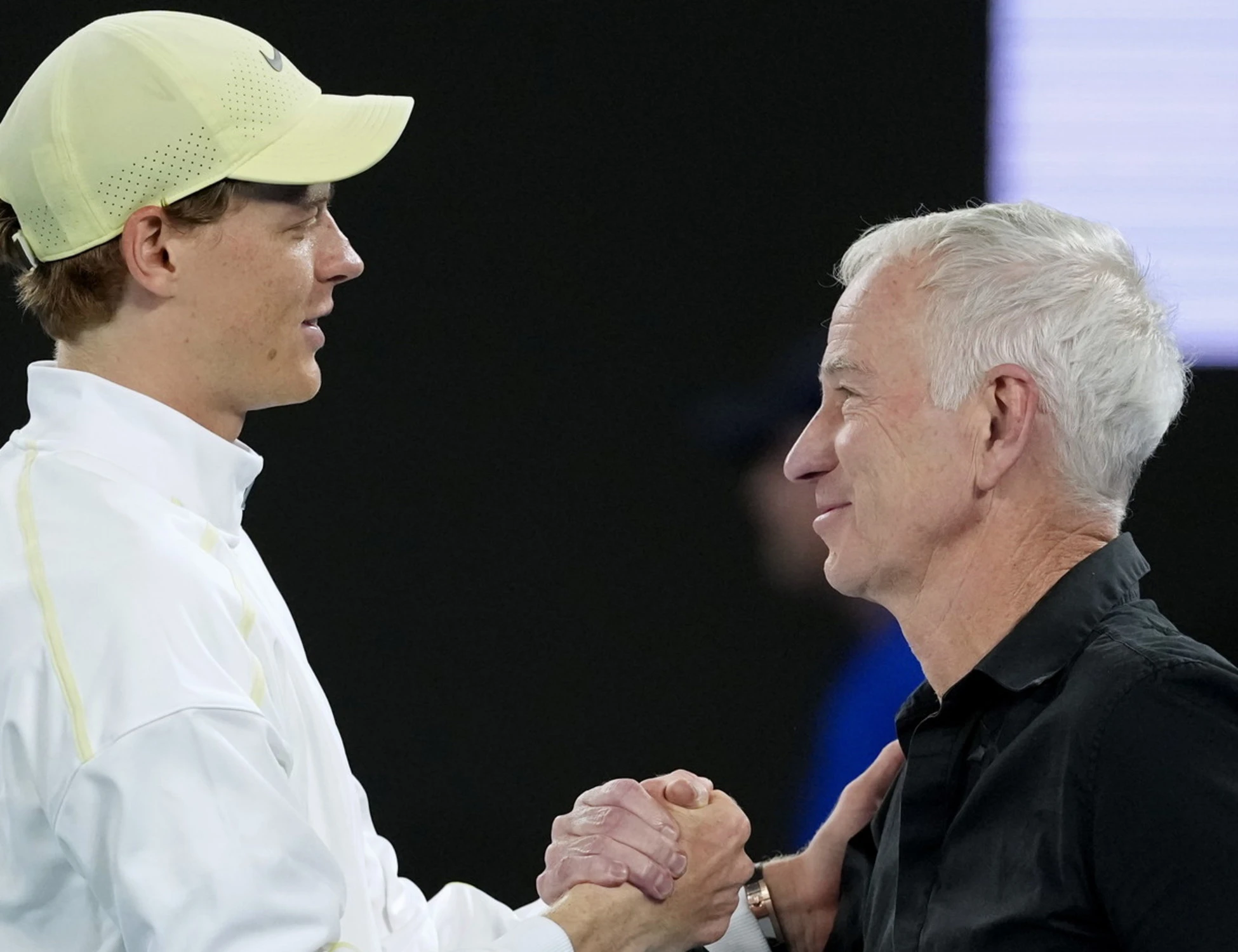 Sinner, la pesante accusa di McEnroe: "Favorito", il gesto in campo