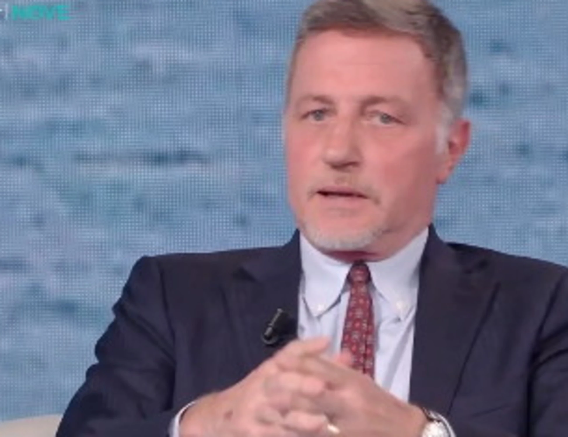 Che tempo che fa, il fango di Giannini su Meloni: "A tenere il mantello dell'imperatore"