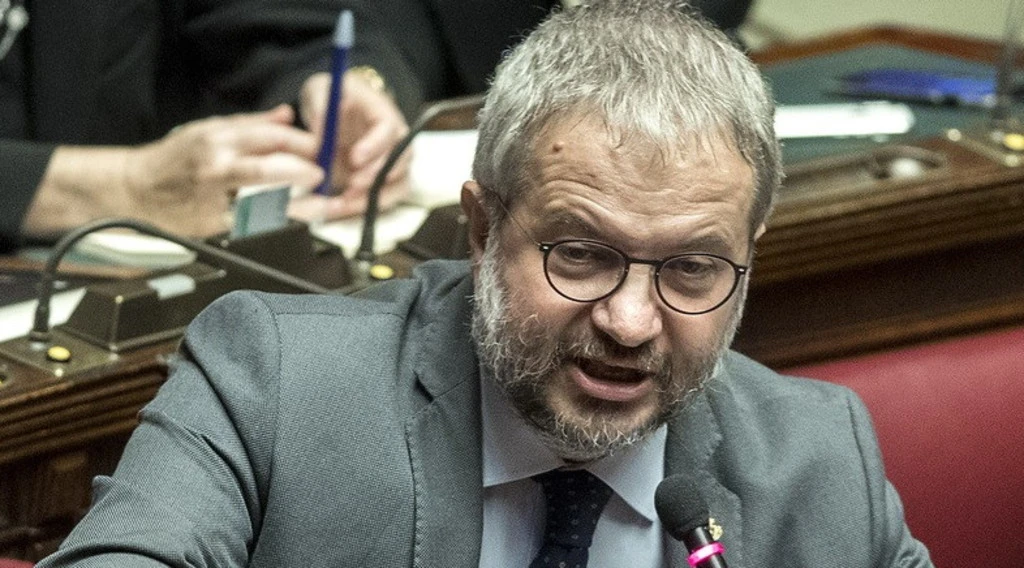 Claudio Borghi contro Roberto Gualtieri sul Mes: "Basta un cenno del premier Conte e lo sfiduciamo"