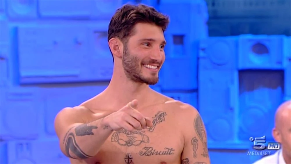 Amici, la confessione di Stefano De Martino: "Umiliato e cacciato dai professori. E Maria De Filippi..."