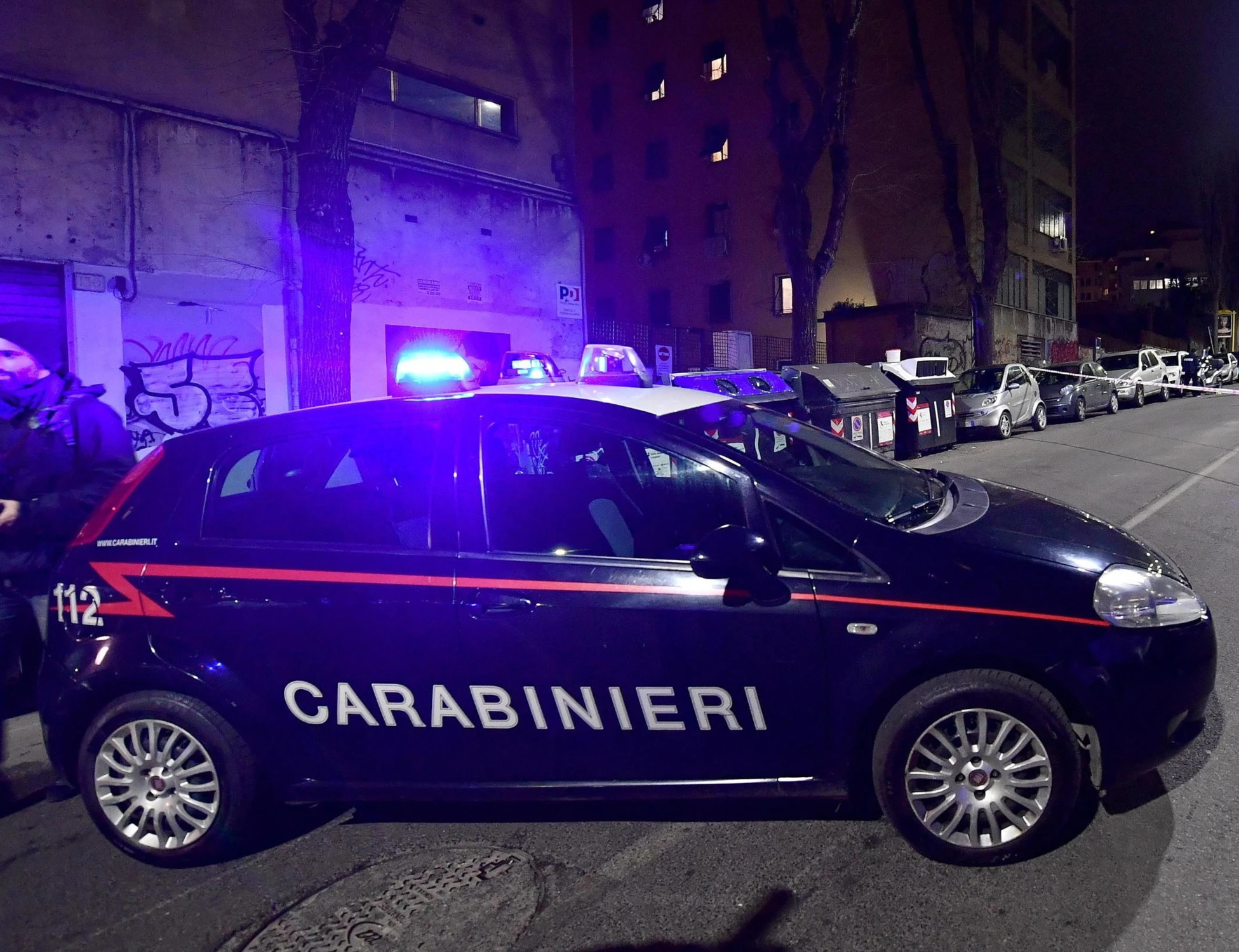 Arezzo, non si fermano all'Alt? Scatta l'inseguimento: cosa gli hanno trovato addosso