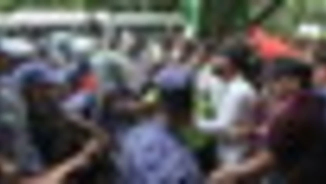 India, esplode la protesta degli "scarafaggi" contro frodi agli esami
