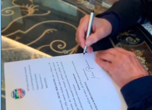 Silvio Berlusconi, la firma che lo spedisce in Europa: "Le ragioni di questa scelta"